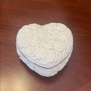 Lenox White Heart-Shaped Rose Box